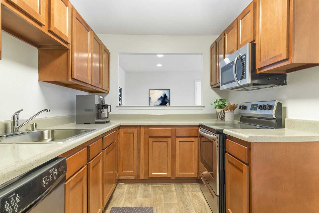 The Apartments at Canterbury - Photo 7 of 32