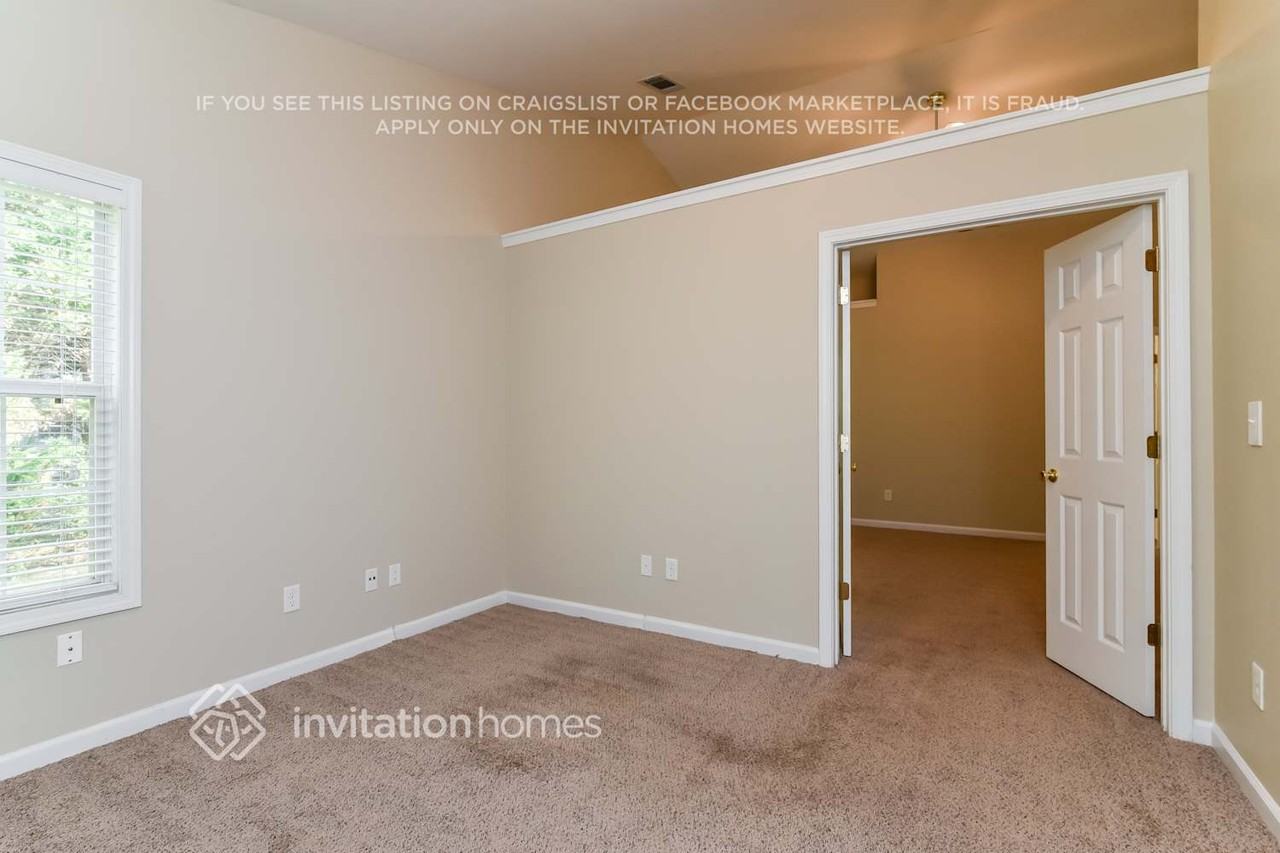 7875 Brands Hatch Blvd - Photo 3 of 10