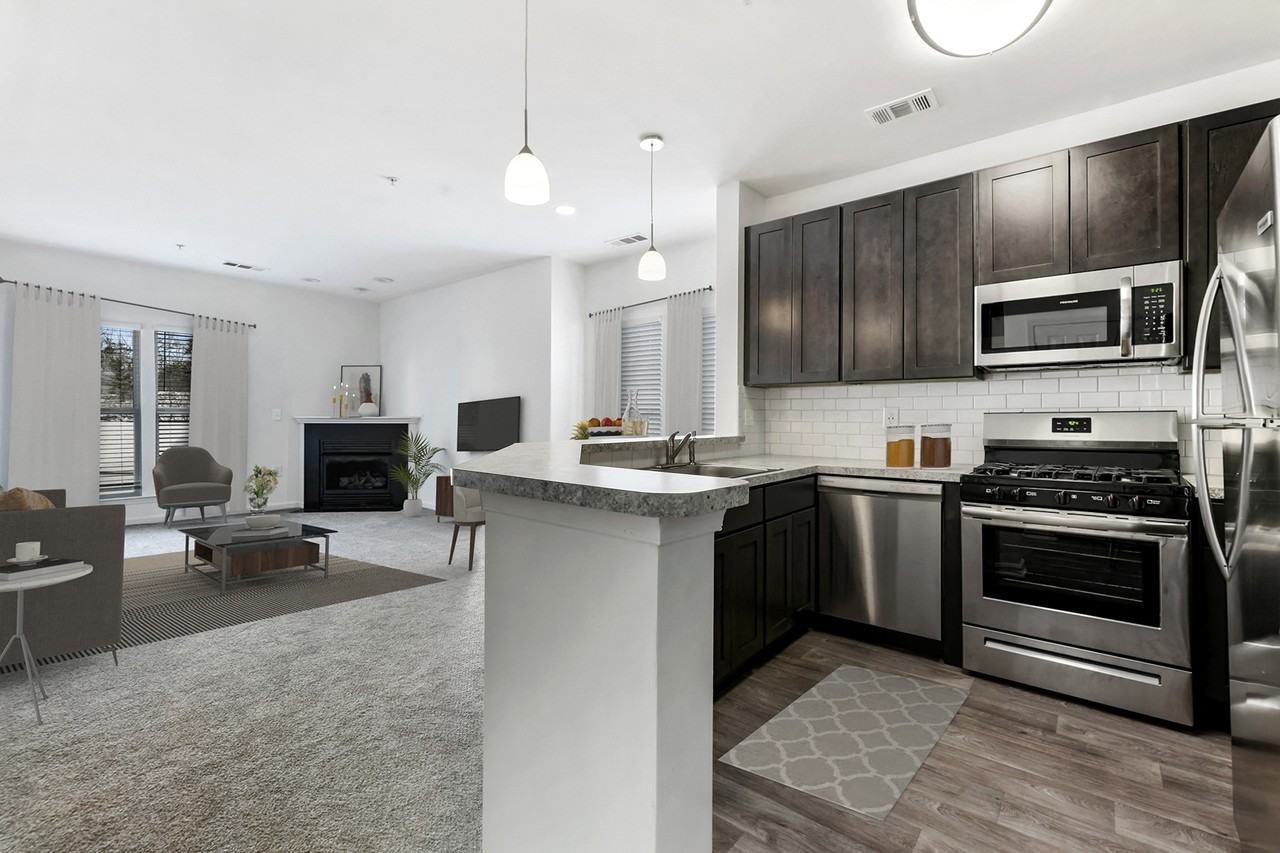 The Apartments at Cambridge Court - Photo 5 of 32