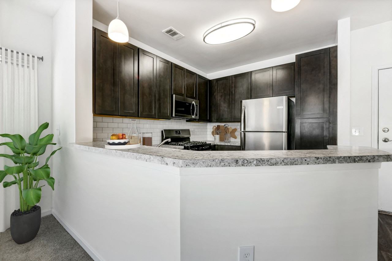 The Apartments at Cambridge Court - Photo 7 of 32