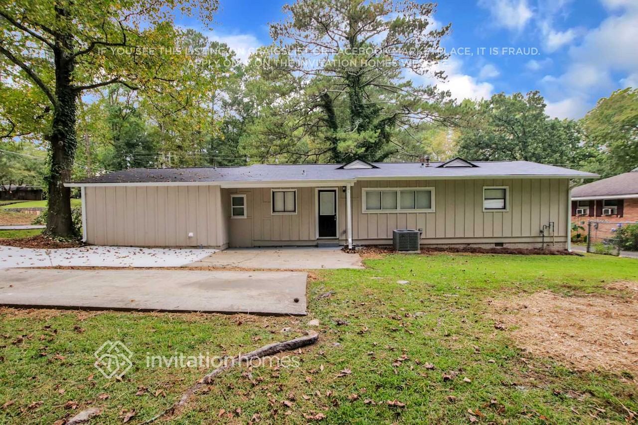 2262 Dodson Dr - Photo 2 of 25