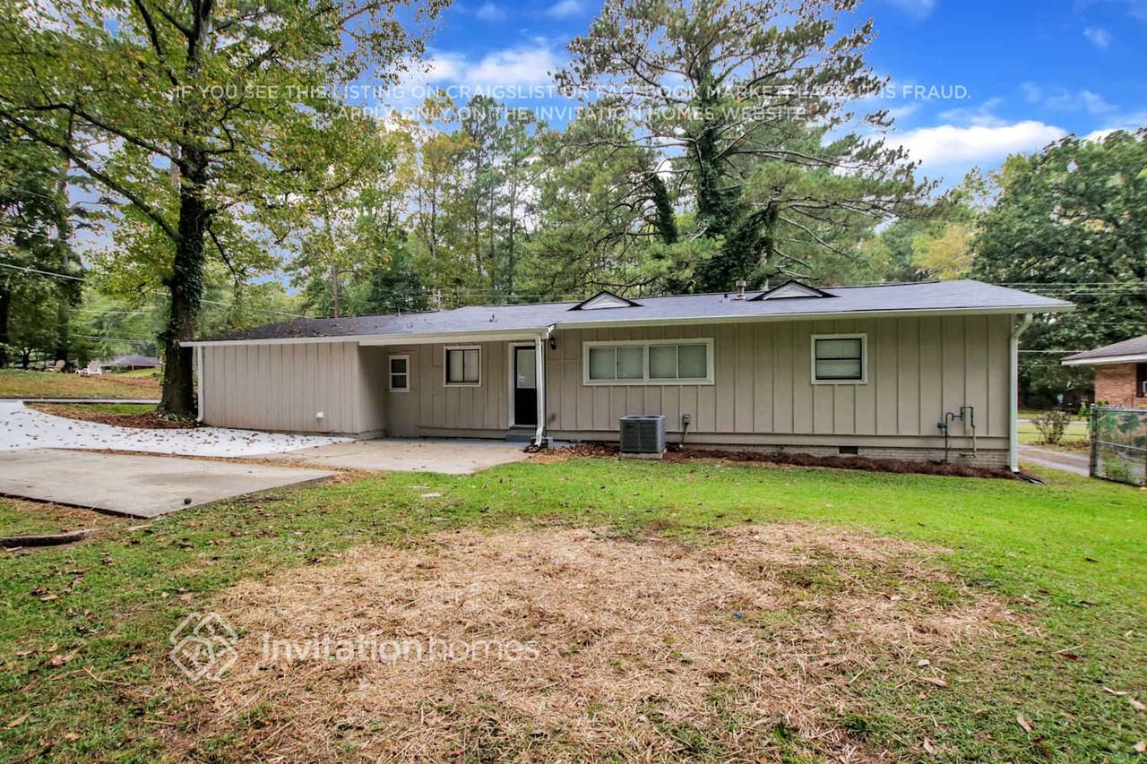 2262 Dodson Dr - Photo 3 of 25