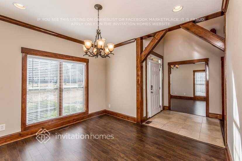 6223 Spring Lake Dr - Photo 3 of 23