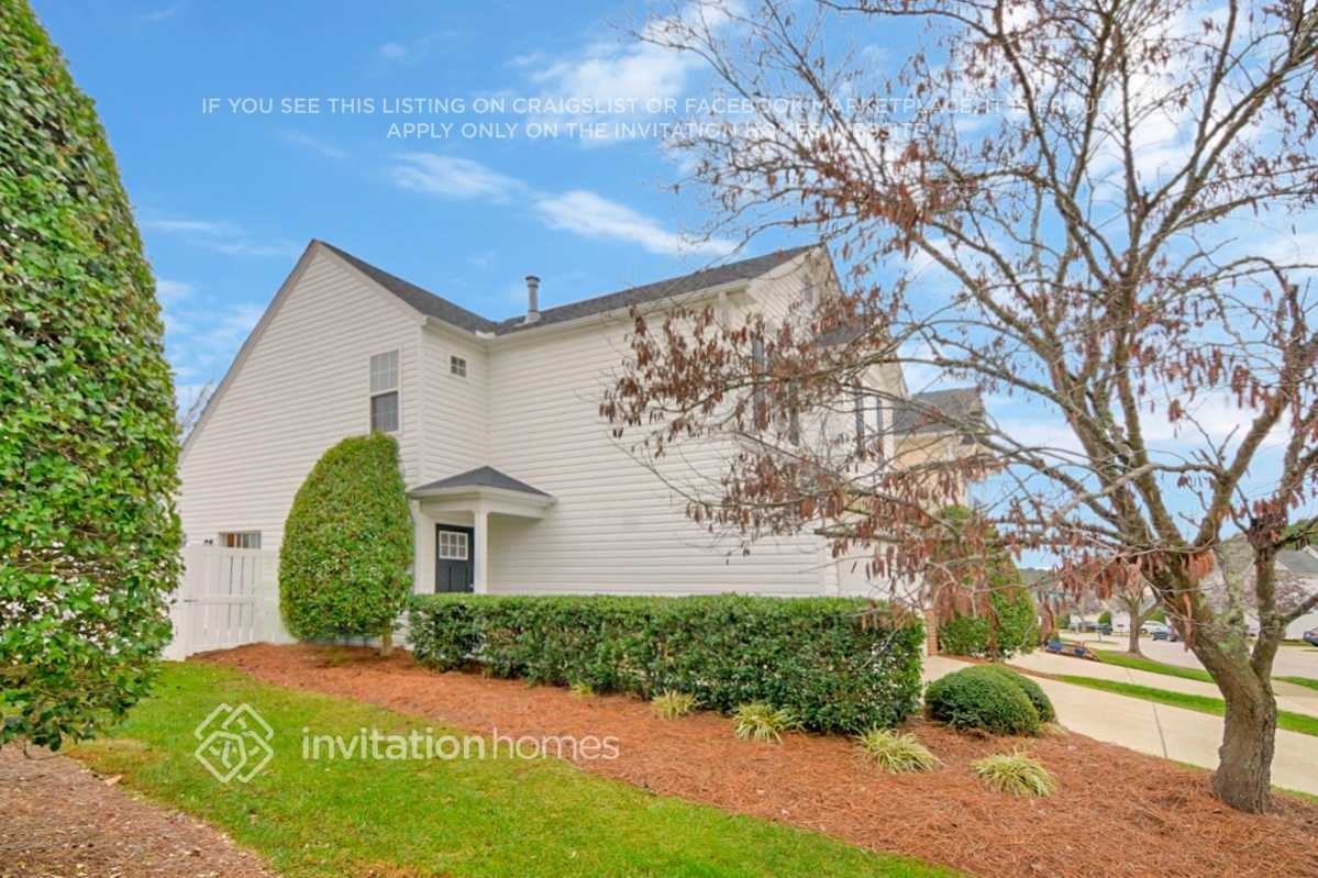 5431 Roan Mountain Pl - Photo 3 of 23