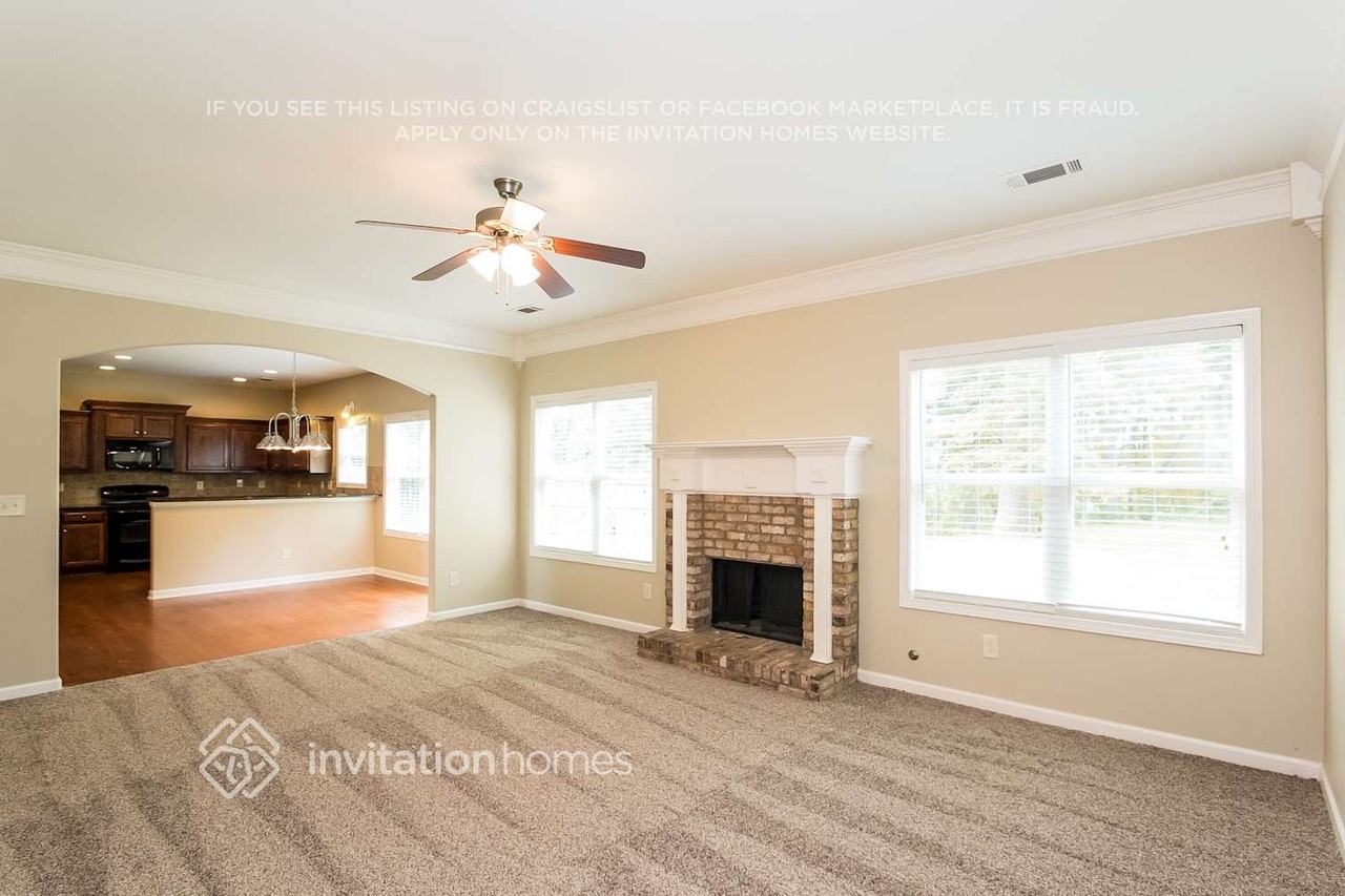 3667 Vine Springs Trce - Photo 4 of 15