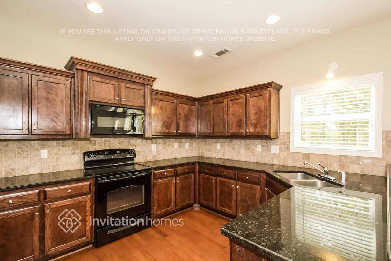 3667 Vine Springs Trce - Photo 5 of 15