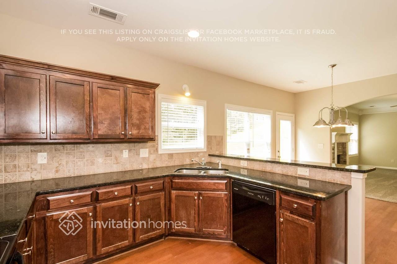 3667 Vine Springs Trce - Photo 6 of 15