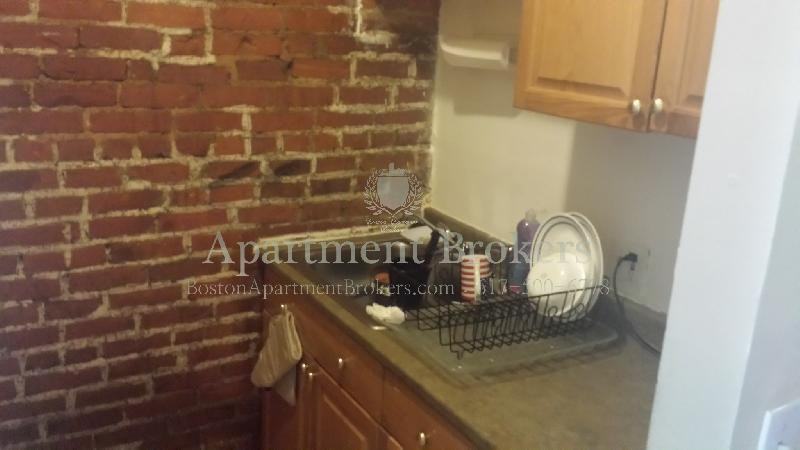 889 Huntington Ave #7 - Photo 5 of 22
