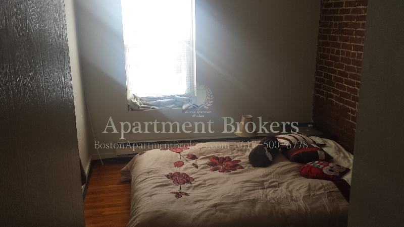 889 Huntington Ave #7 - Photo 7 of 22
