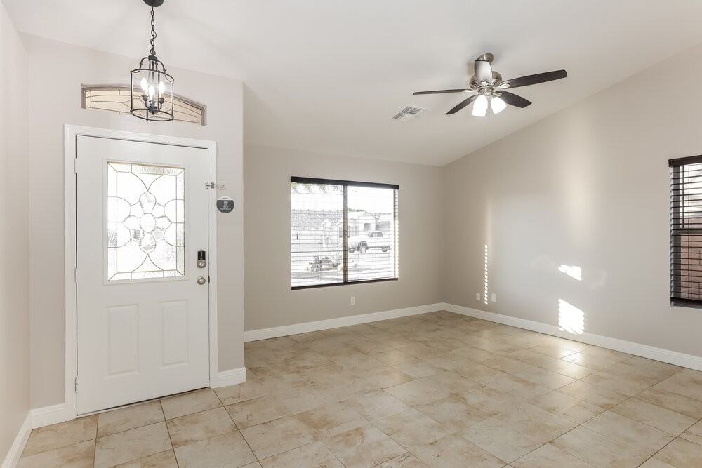 10842 W Sands Dr - Photo 3 of 19