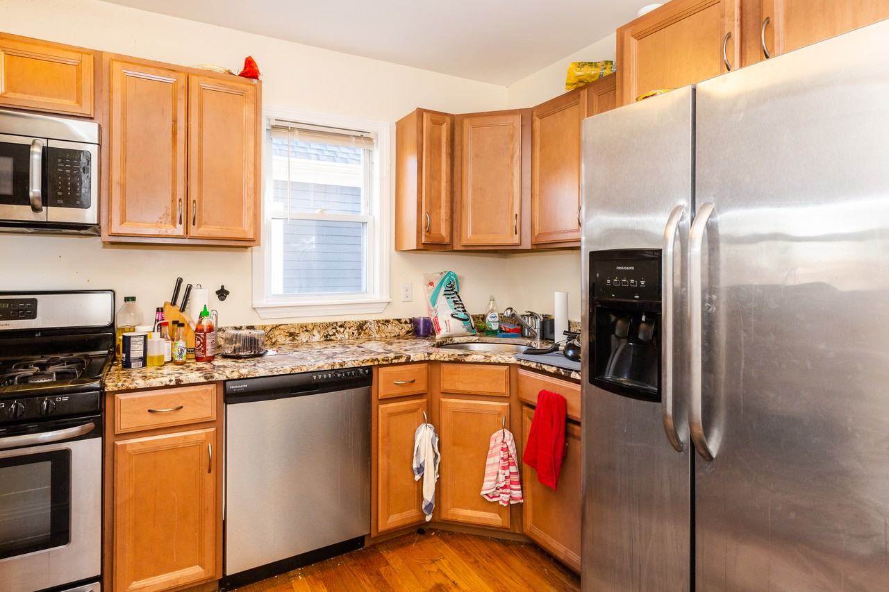 189 Calumet St - Photo 3 of 15