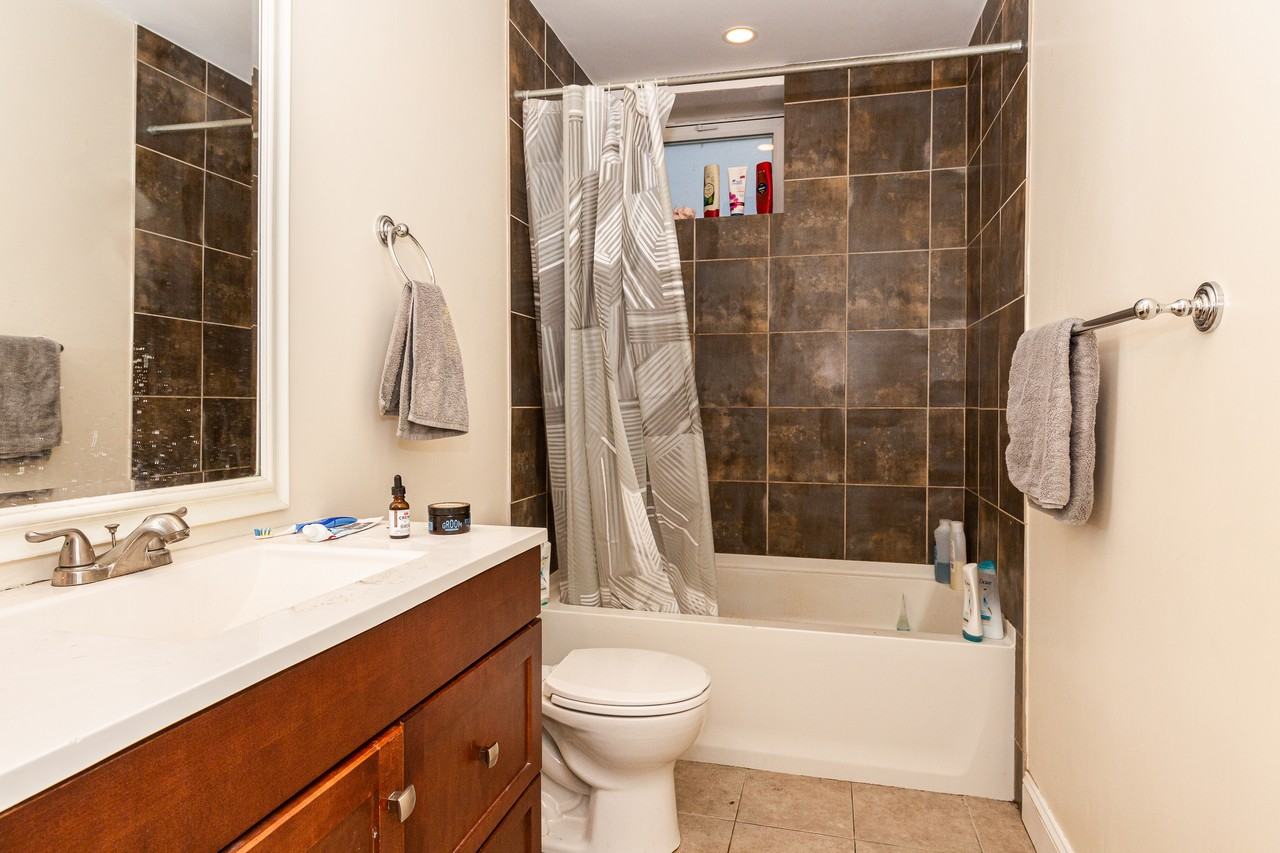 189 Calumet St - Photo 4 of 15