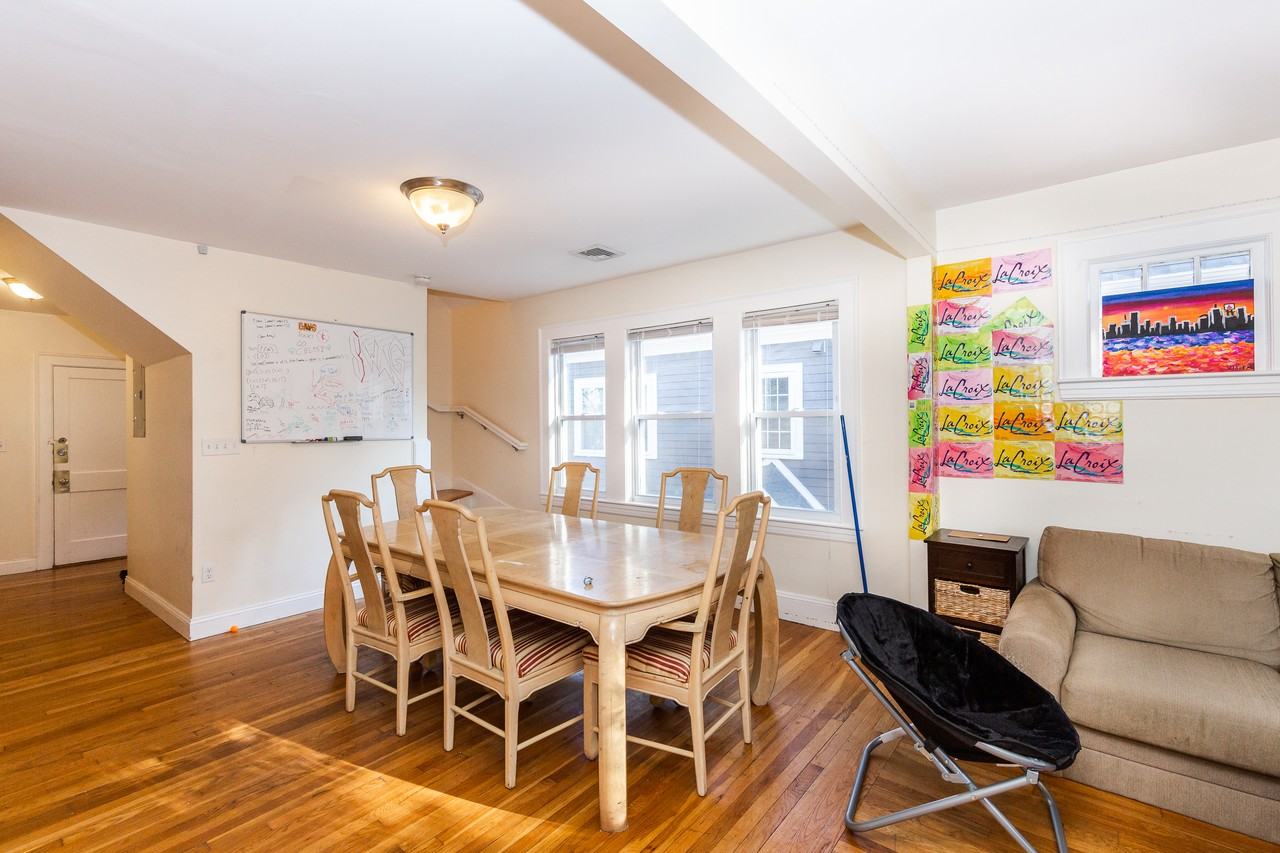 189 Calumet St - Photo 5 of 15