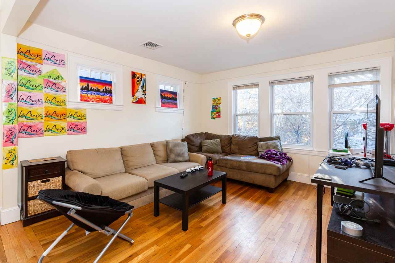 189 Calumet St - Photo 6 of 15