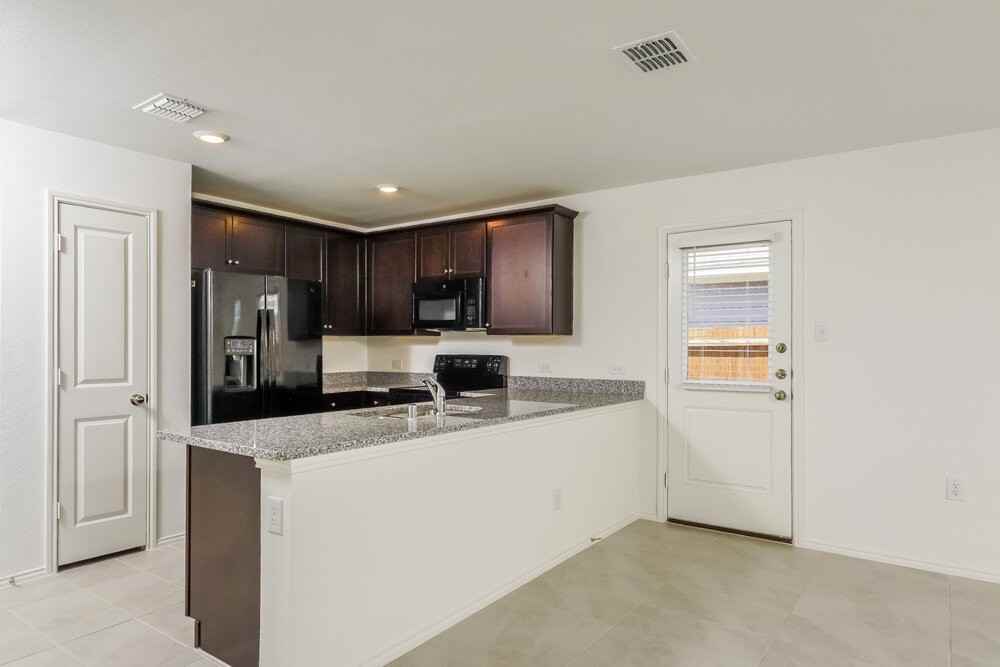 5942 Wedgemere Dr - Photo 6 of 19