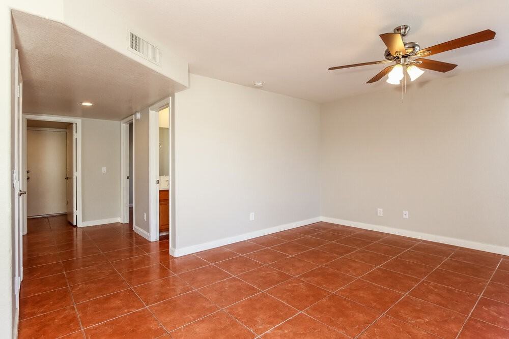 14317 N 75th Dr - Photo 4 of 17