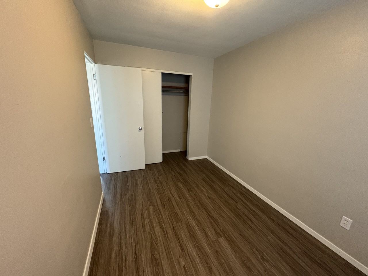 1102 Oxford Avenue ####8 - Photo 4 of 10