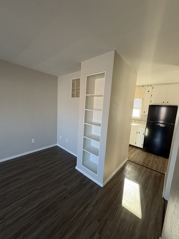 1102 Oxford Avenue ####8 - Photo 5 of 10