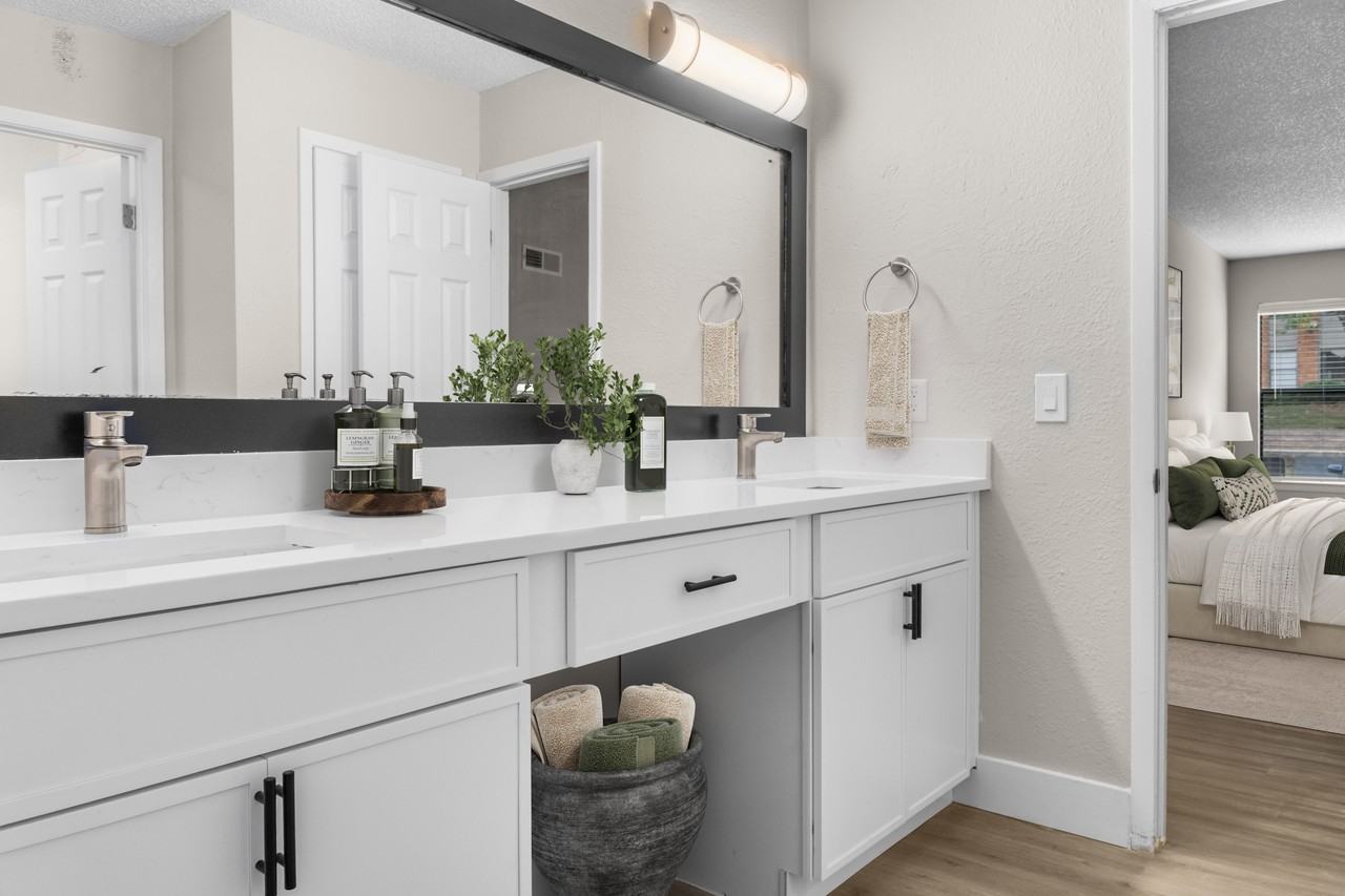 Riverchase Landing Apartments - Photo 5 of 31