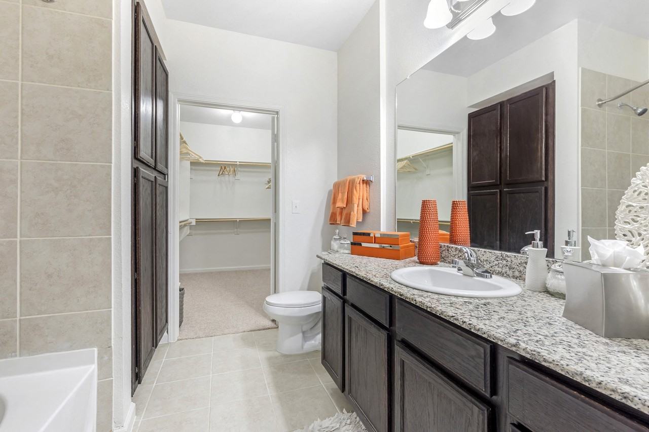 Mansfield on the Green Apartments - Photo 4 of 33