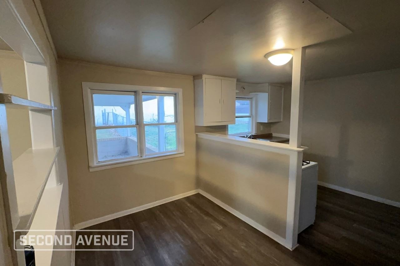 514 S Carl St - Photo 5 of 19