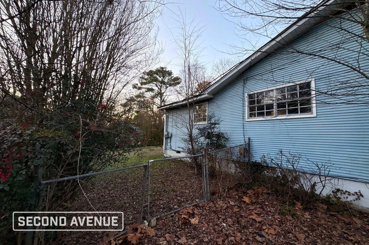 1226 Oakwood St - Photo 3 of 15