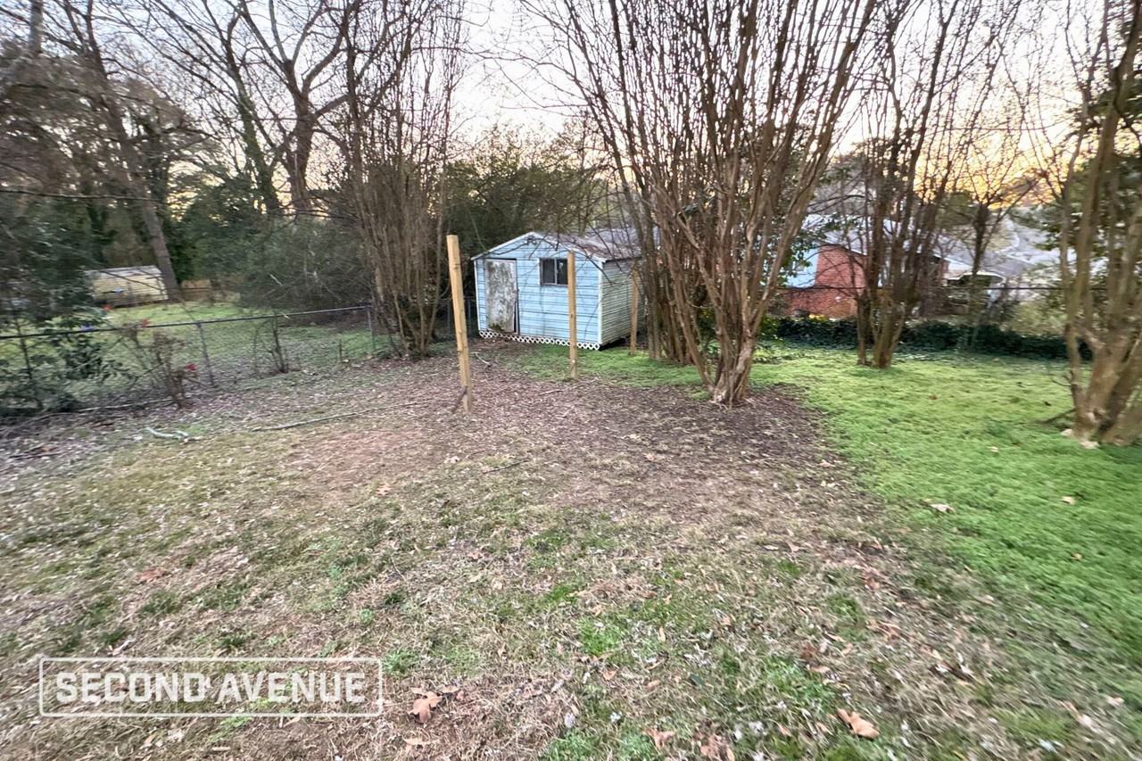 1226 Oakwood St - Photo 4 of 15