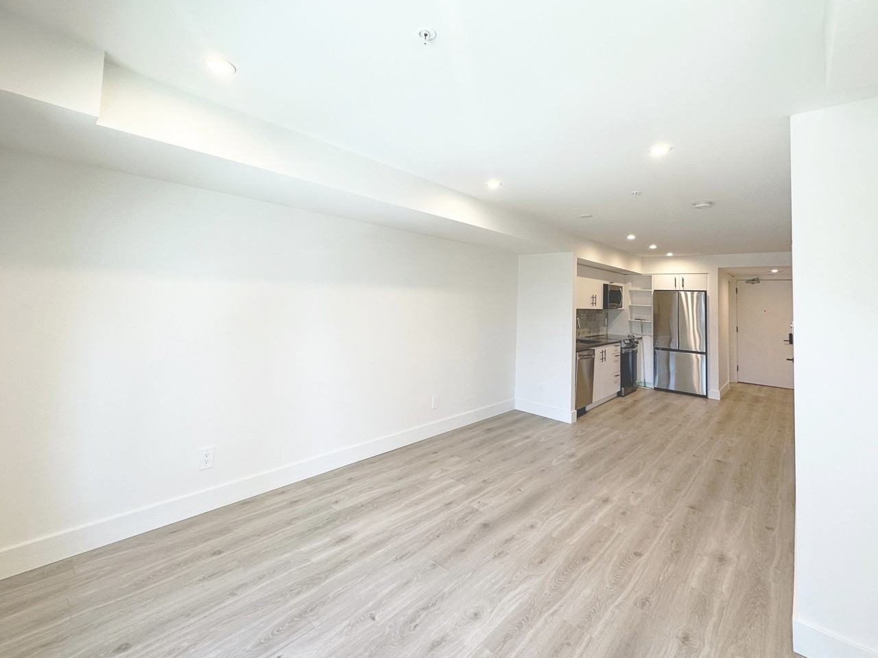 1456 Johnston Road #303 - Photo 3 of 9