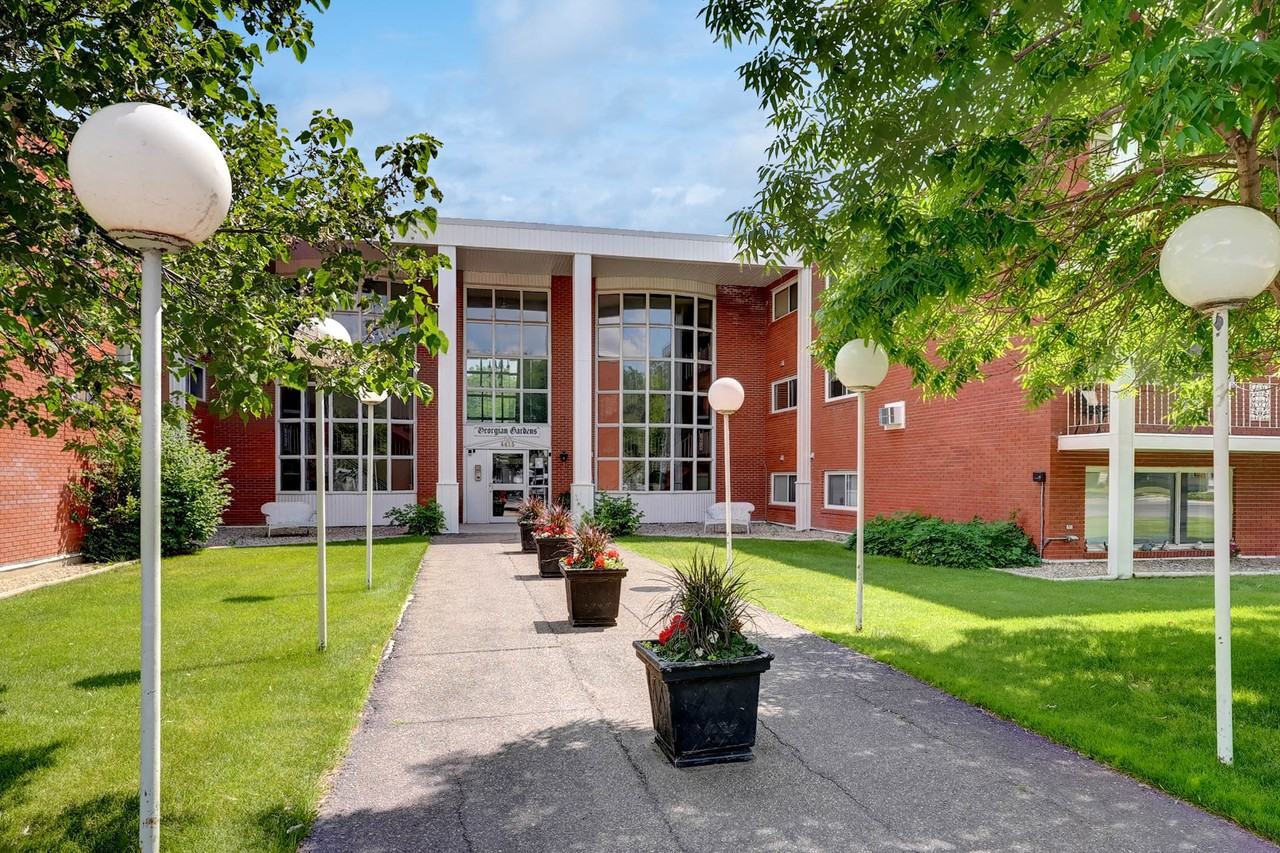 4415 Rae St - Photo 2 of 4