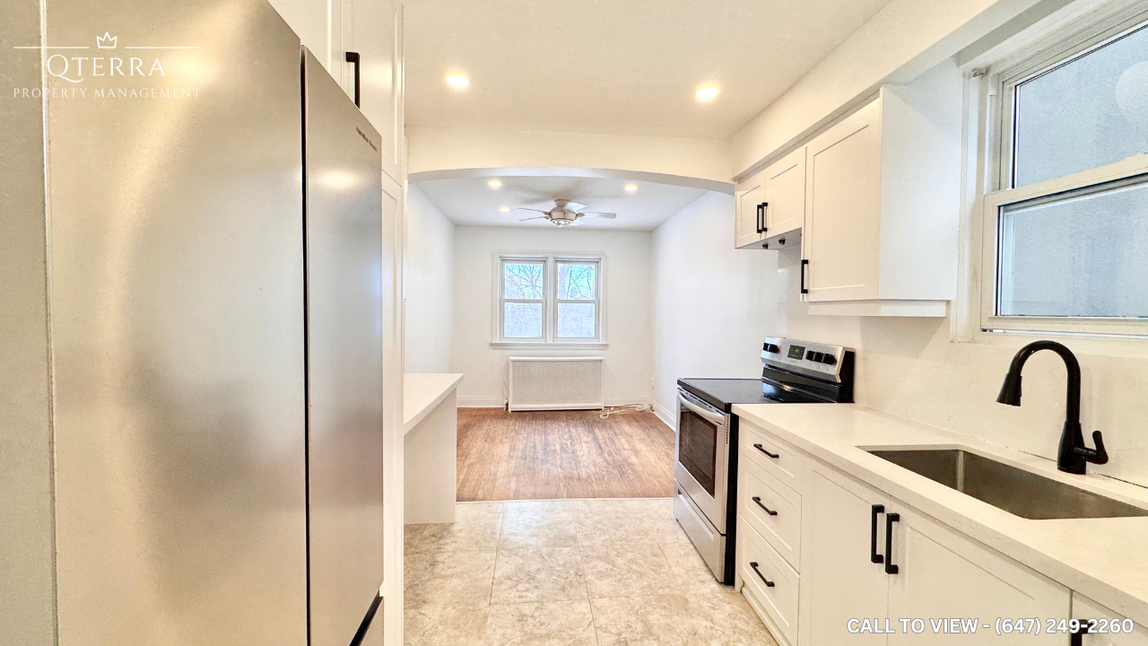 116 Parkview Hill Crescent, East York, Ontario M4B 1R4 - Photo 2 of 21