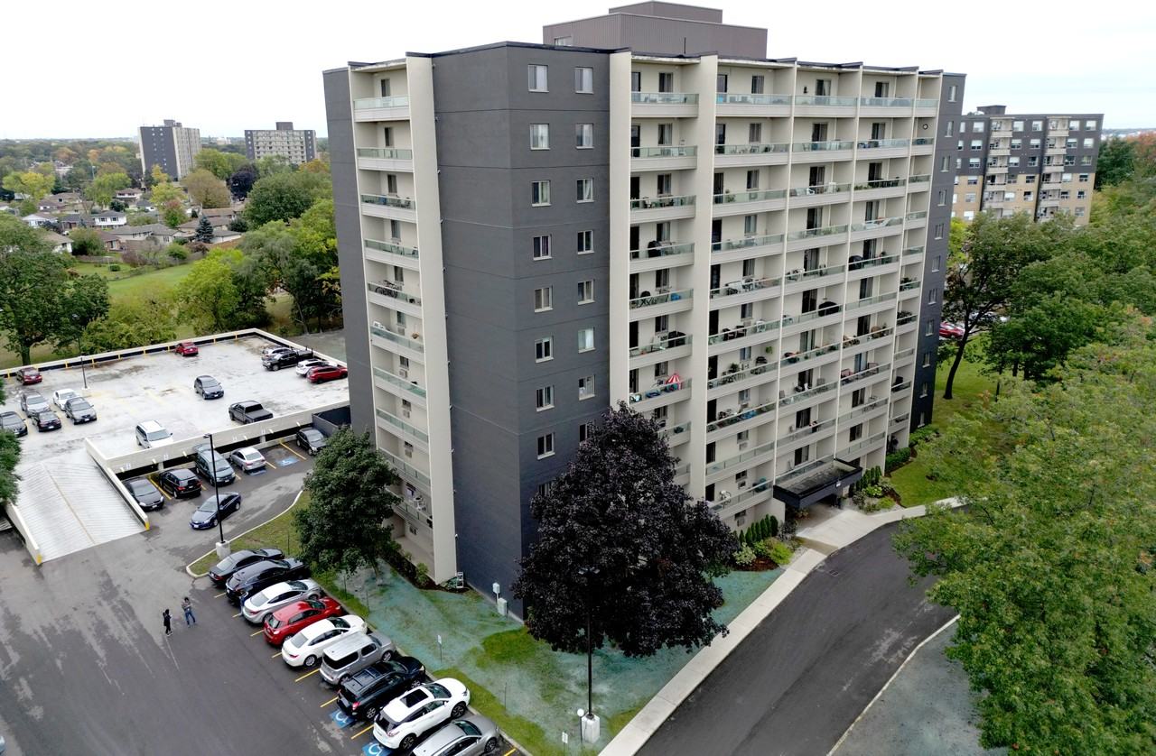 Royal Oak Towers - Photo 2 of 18