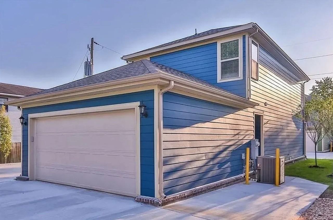 1596 N Leverett Avenue - Photo 2 of 23