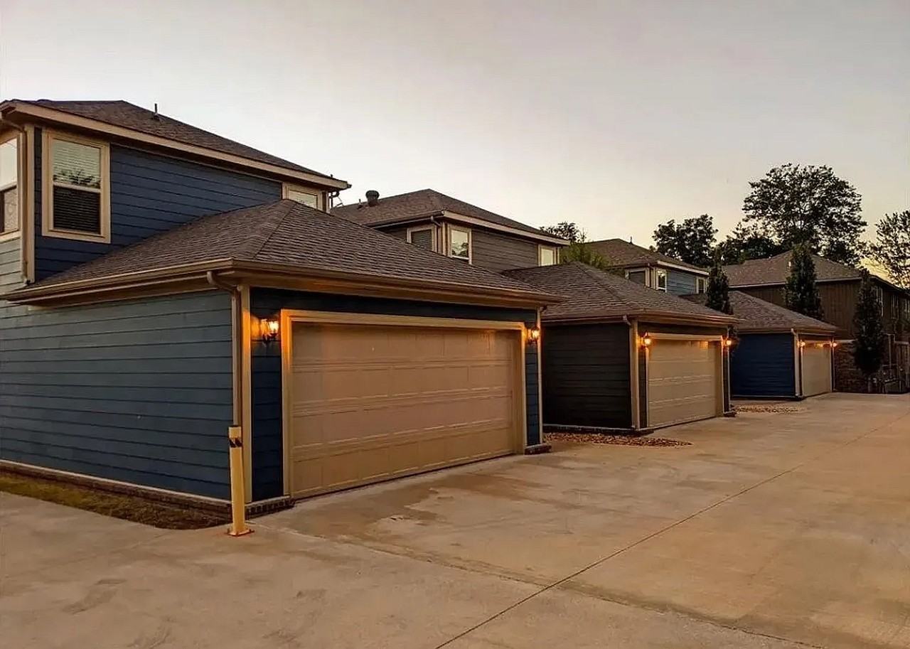 1596 N Leverett Avenue - Photo 7 of 23