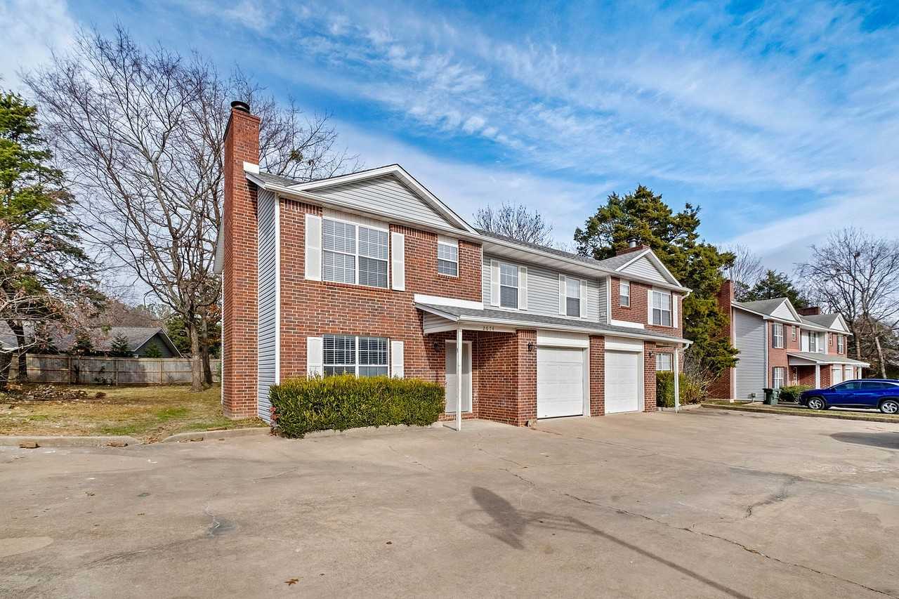 Kantz Duplexes - Photo 2 of 34