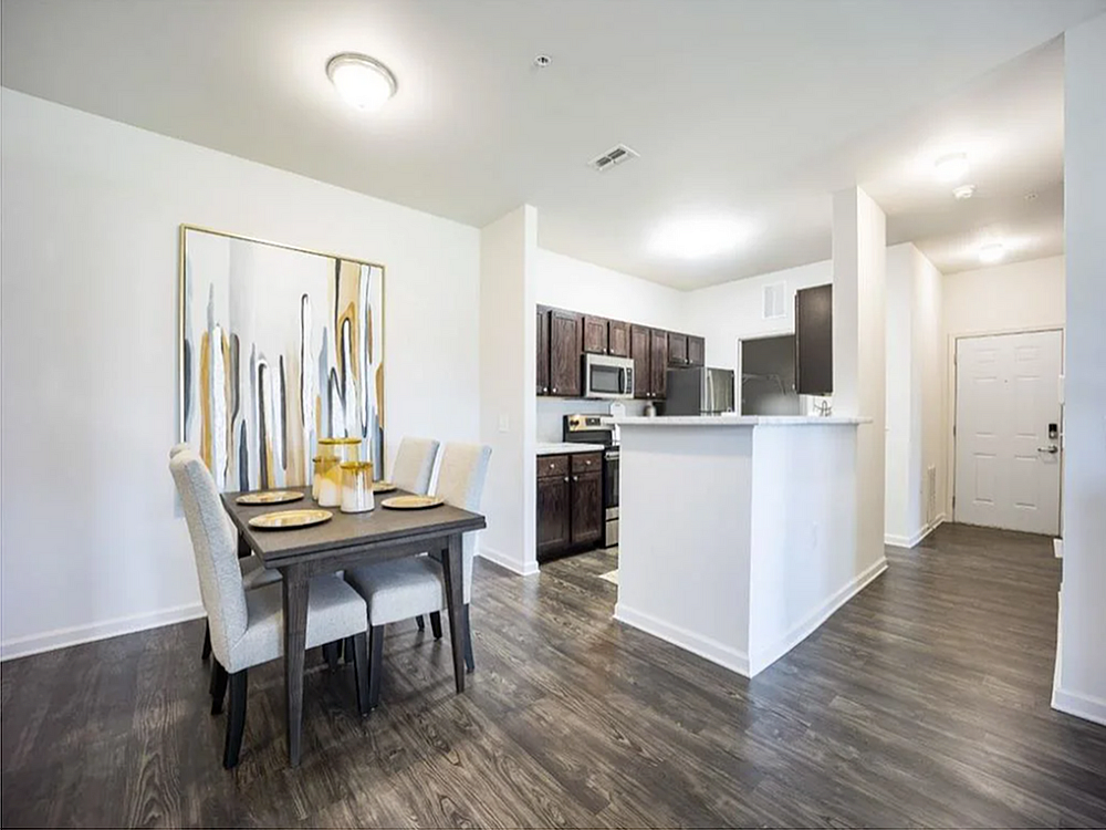 The Maddox - Photo 4 of 33