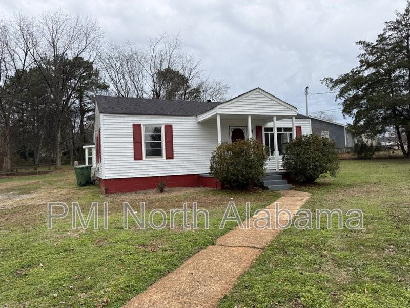 1021 Fairway Dr Nw - Photo 2 of 14