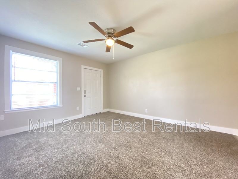 800 Jane Dr - Photo 2 of 6