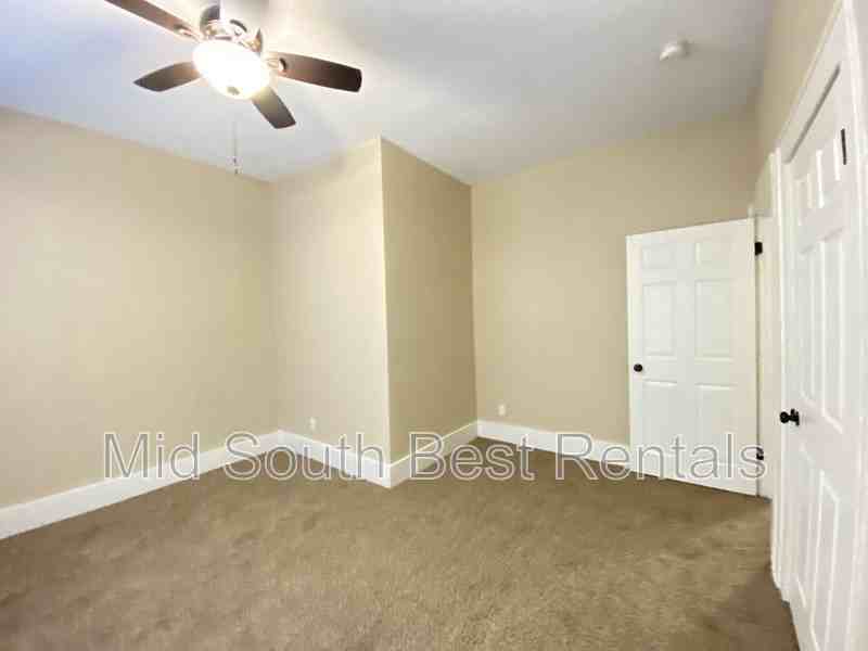 2323 E 2nd St #B - Photo 4 of 9