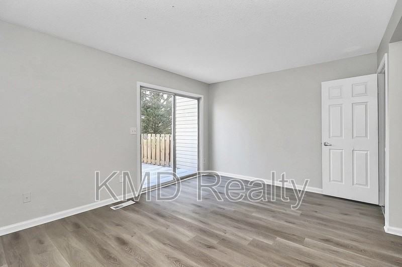 650 Lex Dr - Photo 2 of 17