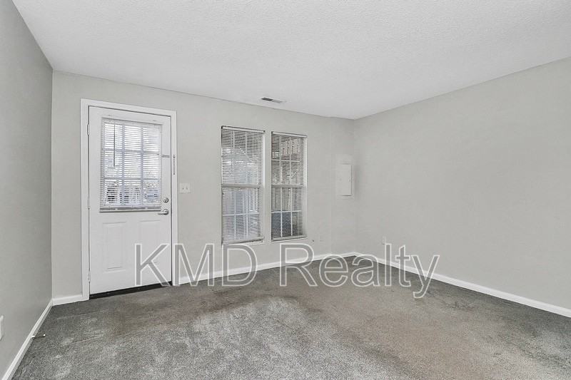 650 Lex Dr - Photo 3 of 17