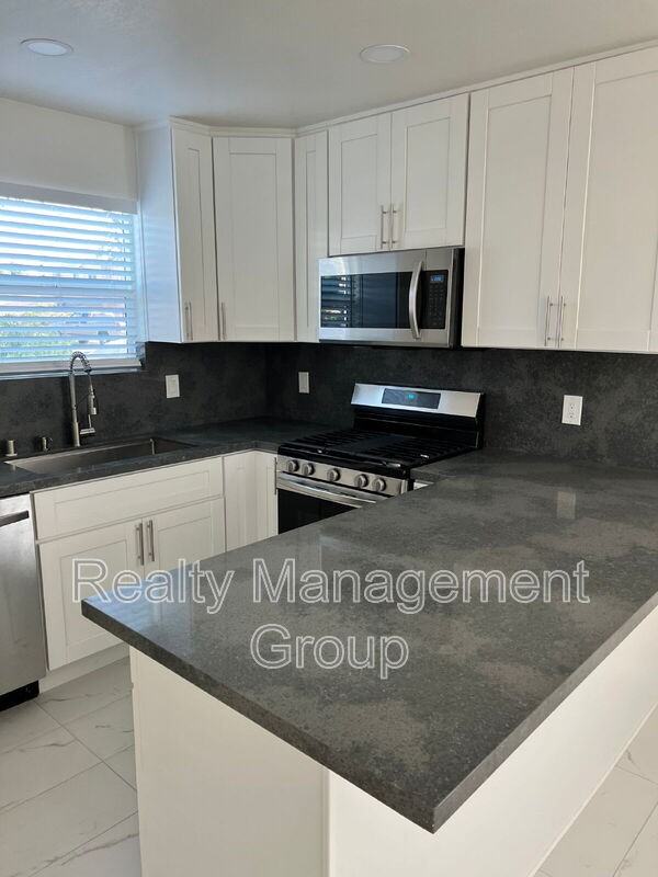 3897 Z St - Photo 4 of 12