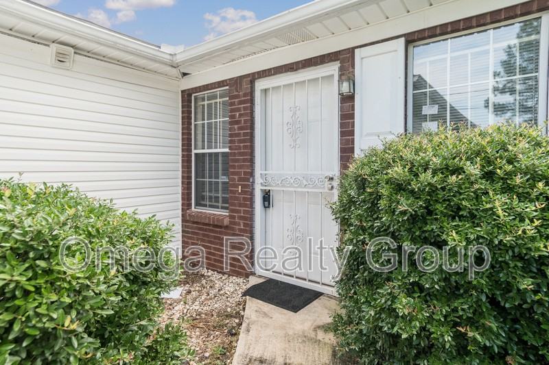1645 Park Ter - Photo 2 of 29