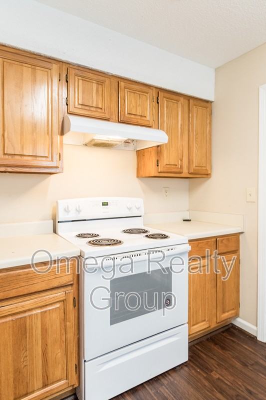 1645 Park Ter - Photo 7 of 29