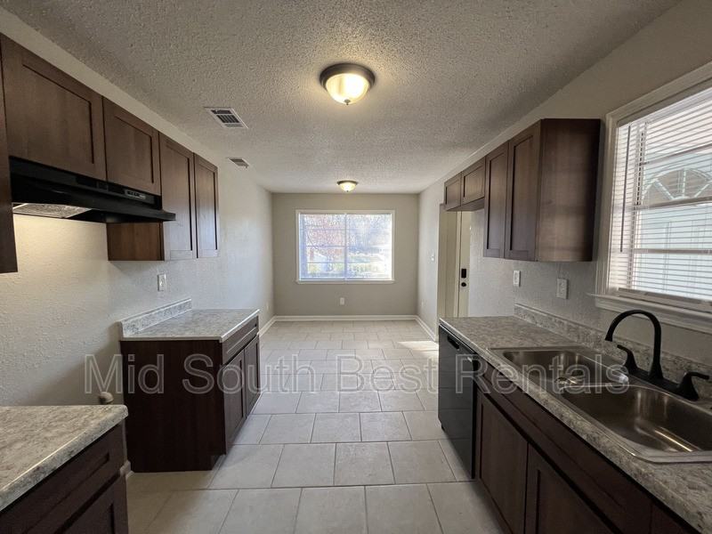 2225 Willow Wood Ave - Photo 4 of 17