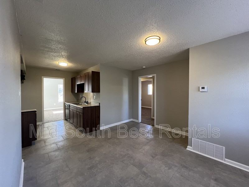 4726 Hillbrook Rd - Photo 3 of 12