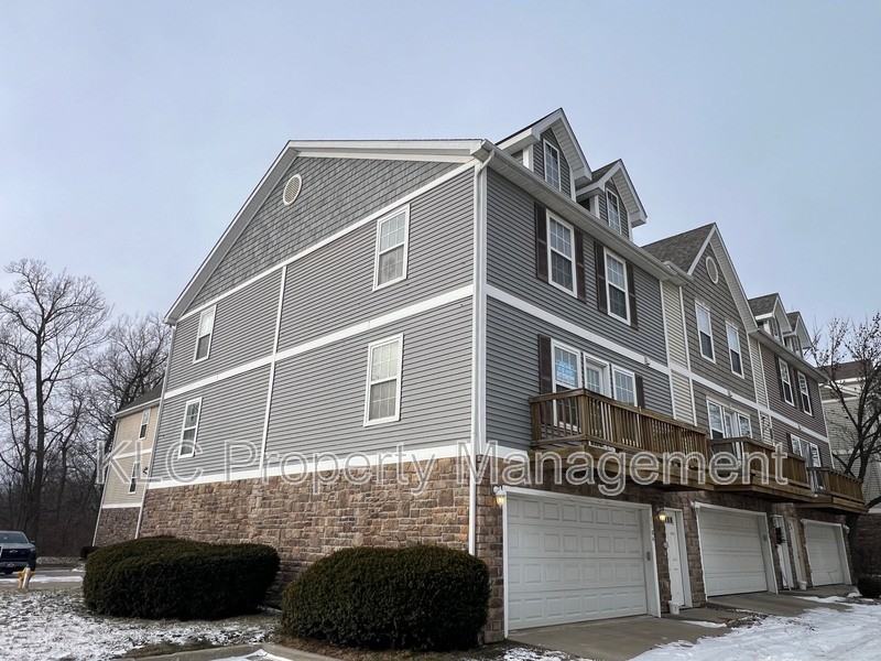 1104 Flagstone Ln - Photo 2 of 15