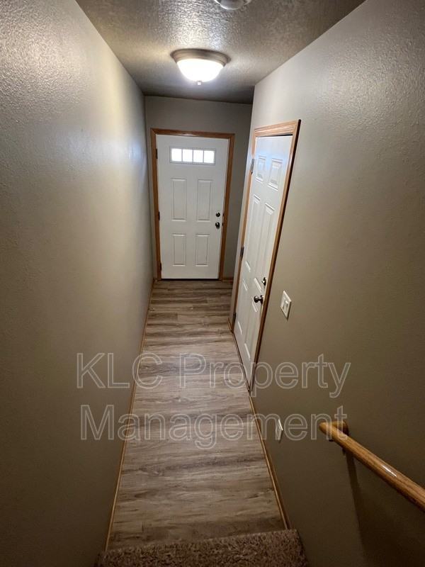 1104 Flagstone Ln - Photo 3 of 15