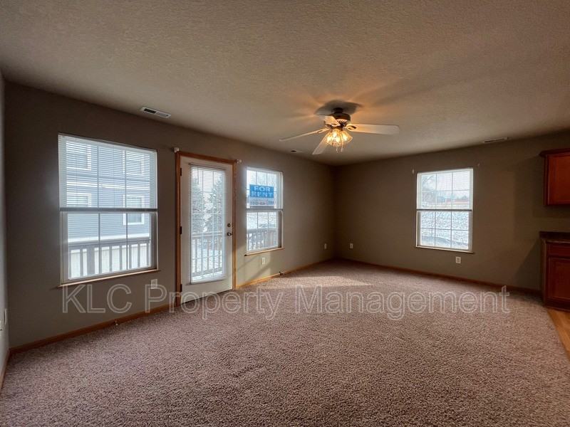 1104 Flagstone Ln - Photo 5 of 15