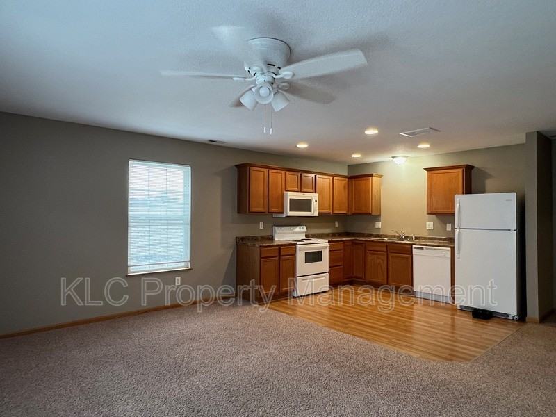 1104 Flagstone Ln - Photo 6 of 15