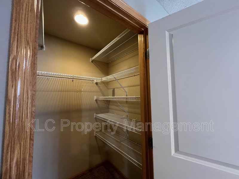 1104 Flagstone Ln - Photo 7 of 15